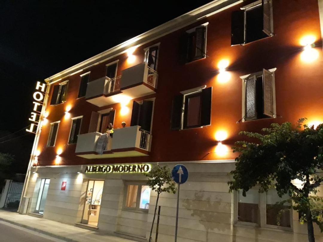 Hotel Ristorante Moderno SantʼAntìoco Esterno foto